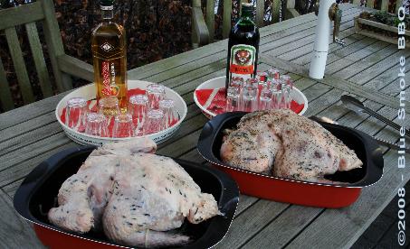 Foto van twee Kelly Bronze kalkoenen klaar voor de Turkey Burn, tof en gezellig Winter Barbecue feest.