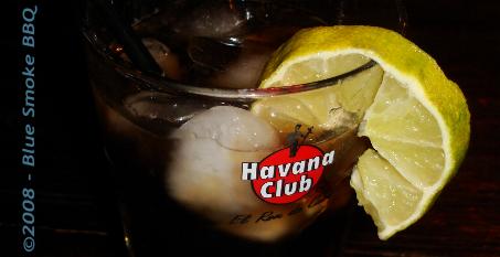 Foto van een echte goede Cuba Libre gemixed door Ricardo op basis van Havana Club Single Barrel rum.