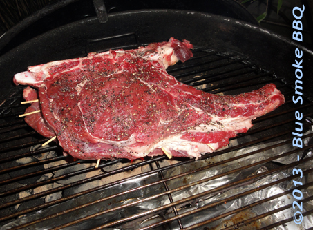 Foto van ribeye steak op de grill - door Blue Smoke BBQ.
